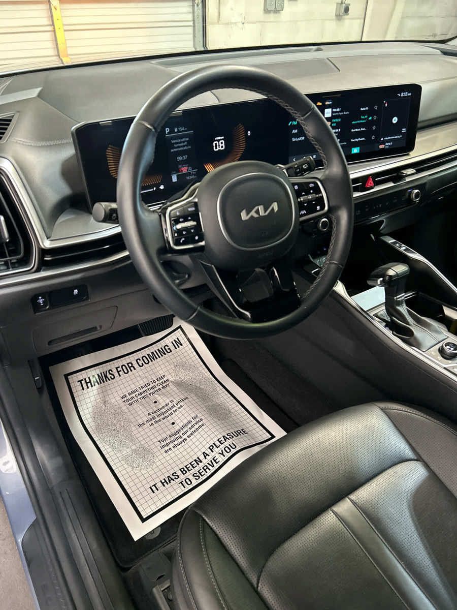 Used 2025 Kia Sorento S AWD/4WD image 9