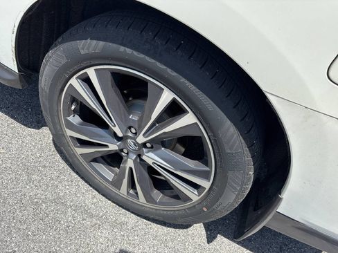 Used 2017 Nissan Pathfinder Platinum AWD/4WD image 15