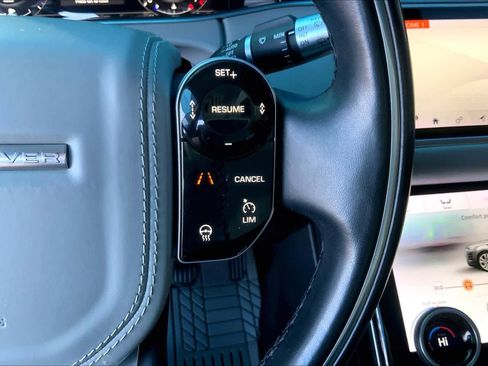 Used 2020 Land Rover Range Rover Evoque SE image 25