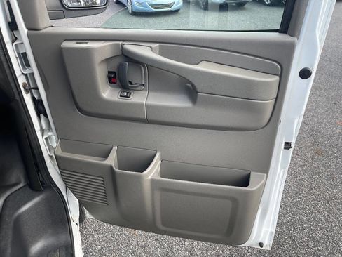 Used 2014 GMC Savana 1500 AWD image 27