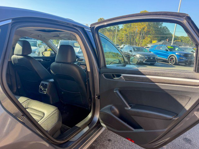 Used 2018 Volkswagen Passat 2.0T SEL Premium FWD image 18