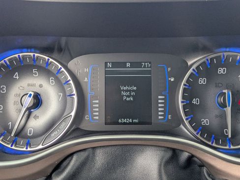 Used 2022 Chrysler Voyager LX image 26