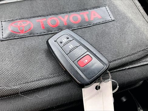 Used 2022 Toyota RAV4 XLE Premium AWD/4WD image 15