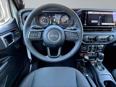 Certified 2025 Jeep Wrangler Unlimited Rubicon w/ Convenience Group AWD/4WD image 5