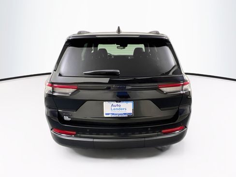 Used 2023 Jeep Grand Cherokee Altitude AWD/4WD image 6