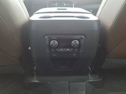 Used 2021 Chevrolet Tahoe High Country w/ Premium Package image 17