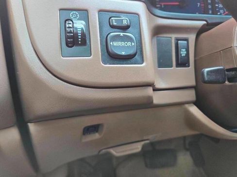Used 2001 Toyota Sienna XLE image 23