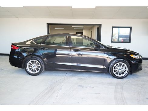 Used 2020 Ford Fusion SE FWD image 8