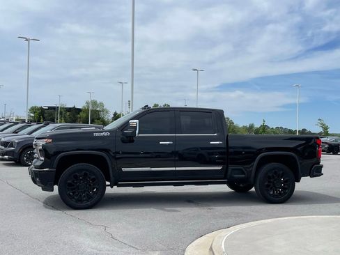 Used 2025 Chevrolet Silverado 2500 High Country w/ High Country Premium Package AWD/4WD image 4