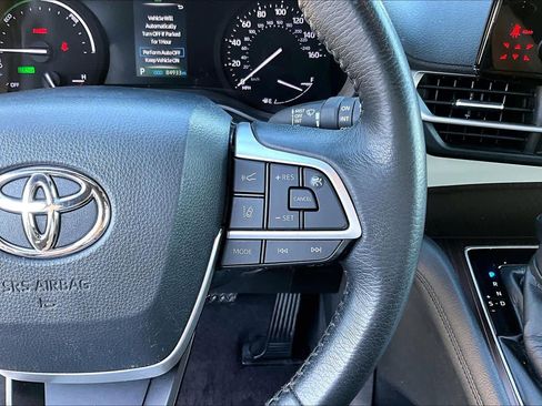 Used 2021 Toyota Sienna XLE image 25