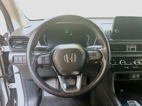 Used 2023 Honda Pilot Touring image 11