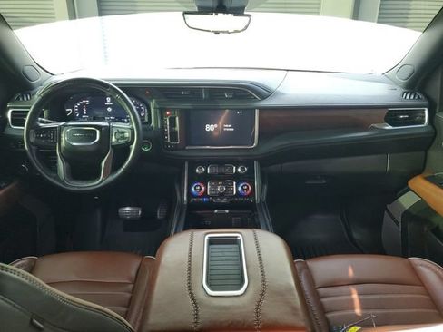 Used 2024 GMC Yukon Denali Ultimate AWD/4WD image 11