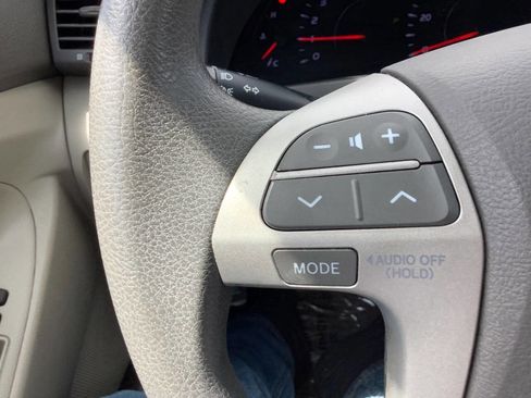 Used 2010 Toyota Camry LE FWD image 42