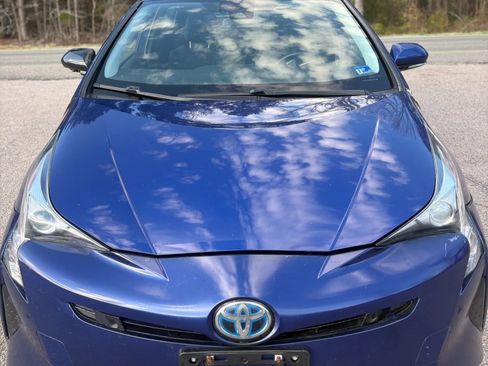 Used 2018 Toyota Prius Three image 7