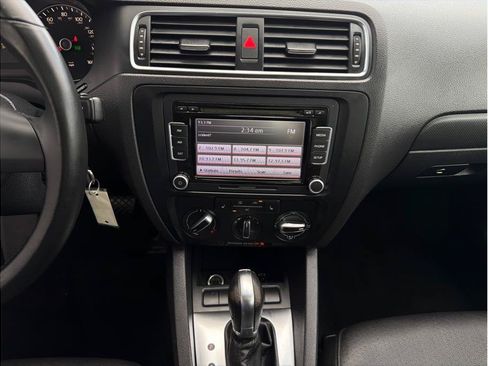 Used 2012 Volkswagen Jetta SE FWD image 16