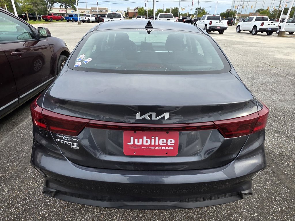 Used 2024 Kia Forte LX FWD image 3