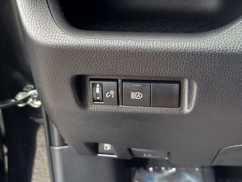 Used 2024 Toyota RAV4 LE AWD/4WD image 32