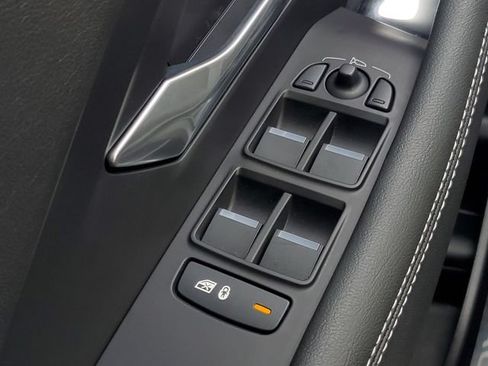 Certified 2024 Jaguar E-PACE R-Dynamic SE AWD/4WD image 25