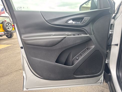 Used 2021 Chevrolet Equinox Premier AWD/4WD image 13
