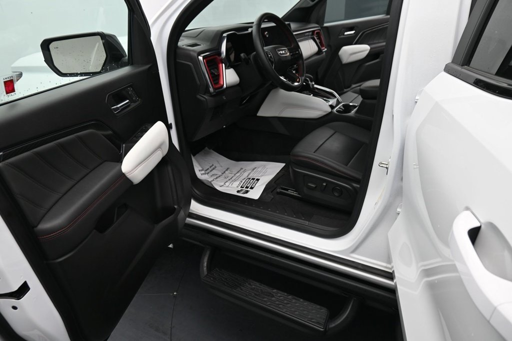 Used 2024 GMC Canyon AT4X AWD/4WD image 16