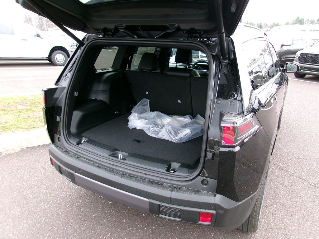 New 2026 Jeep Cherokee Overland w/ Trailer Tow Group AWD/4WD image 14