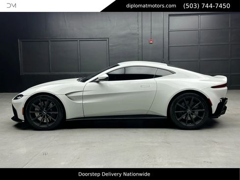 Used 2020 Aston Martin V8 Vantage Coupe image 3