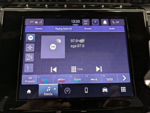 Used 2023 Jeep Grand Cherokee Altitude image 12