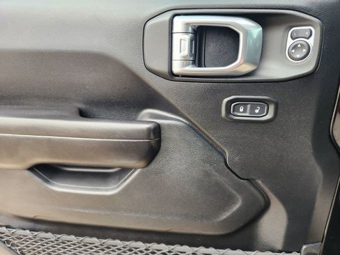 Used 2021 Jeep Gladiator Sport image 18