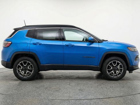 Used 2025 Jeep Compass Trailhawk image 11
