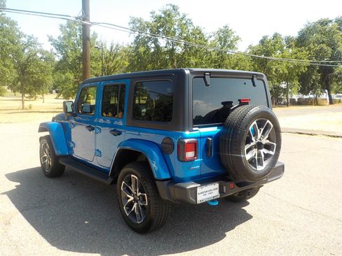 Used 2024 Jeep Wrangler Unlimited w/ Convenience Group image 9