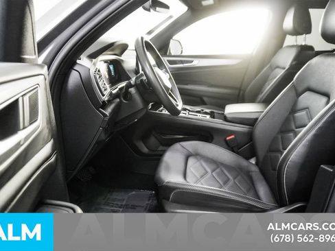 Used 2024 Volkswagen Atlas Cross Sport SE image 16