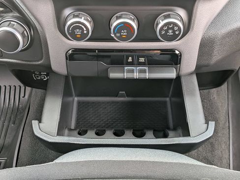 Used 2022 RAM 1500 Big Horn AWD/4WD image 30