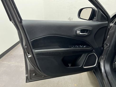 Used 2021 Jeep Compass Latitude image 12