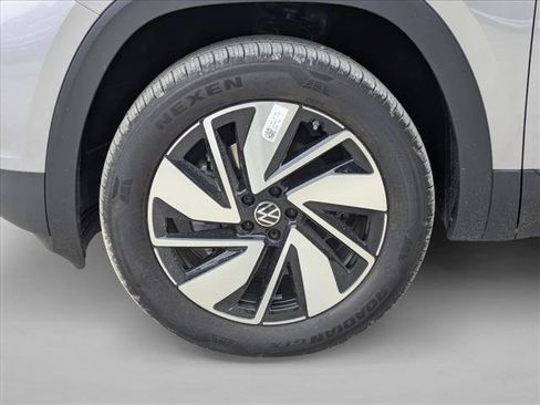 New 2026 Volkswagen Atlas SE FWD image 9