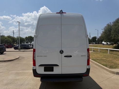 Used 2024 Mercedes-Benz Sprinter 3500 image 3