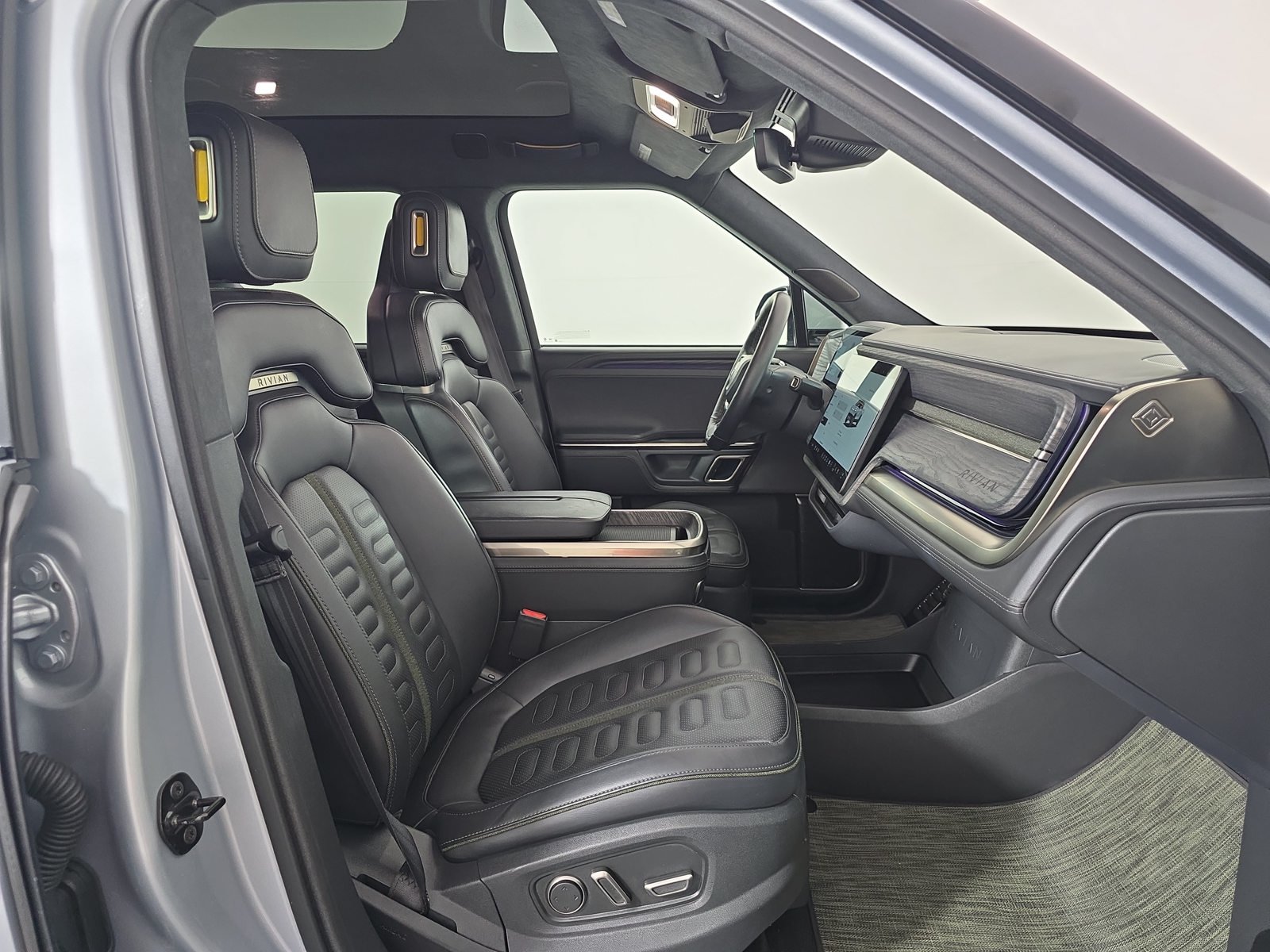 Used 2023 Rivian R1T Adventure Dual AWD/4WD image 23