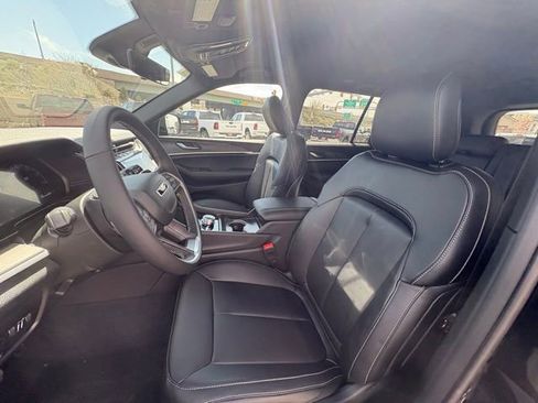 New 2025 Jeep Grand Cherokee Limited w/ Trailer Tow Package image 13