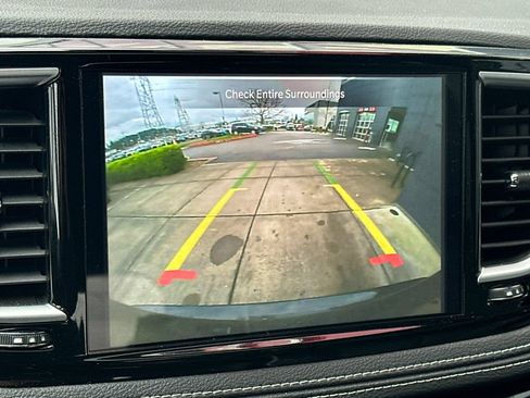 Used 2026 Chrysler Pacifica Limited AWD/4WD image 19