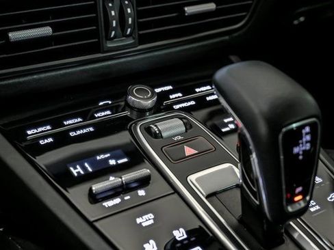 Used 2020 Porsche Cayenne Turbo image 23