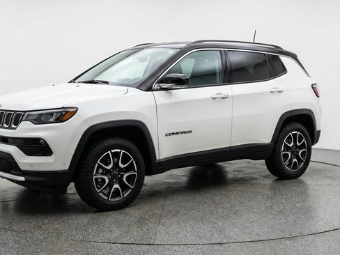 Used 2025 Jeep Compass Trailhawk image 3