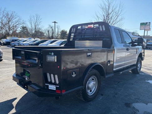 Used 2022 Ford F250 XL w/ Power Equipment Group image 9