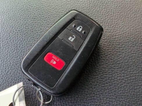 Used 2024 Toyota RAV4 XLE FWD image 27