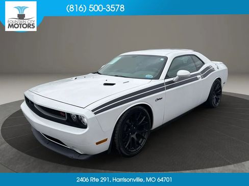 Used 2014 Dodge Challenger R/T RWD image 1