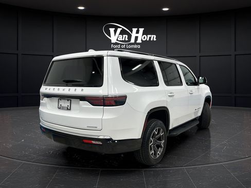Used 2023 Jeep Wagoneer Series III w/ Convenience Group I AWD/4WD image 7