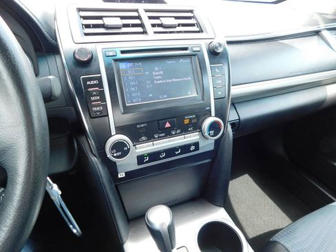 Used 2014 Toyota Camry SE FWD image 28