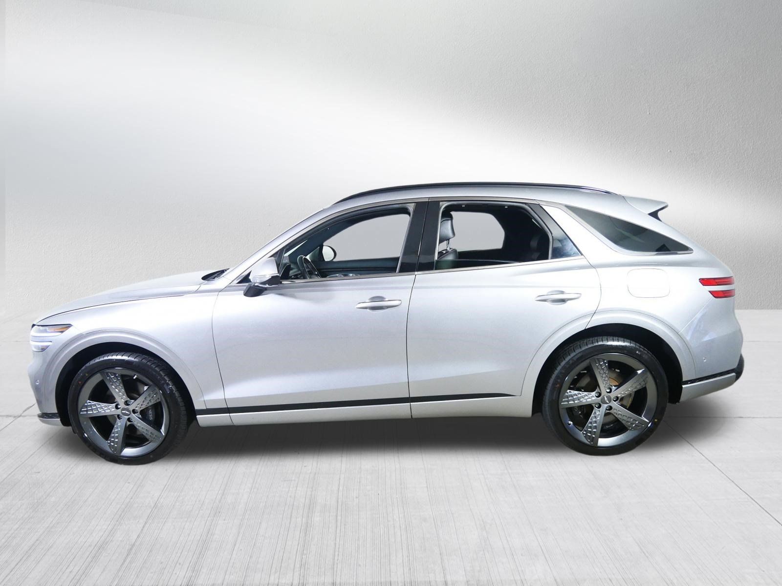 Used 2023 Genesis GV70 3.5T Sport w/ Sport Prestige Package AWD/4WD image 4