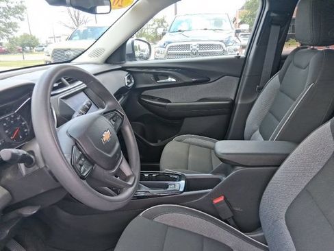 Used 2023 Chevrolet TrailBlazer LT FWD image 19