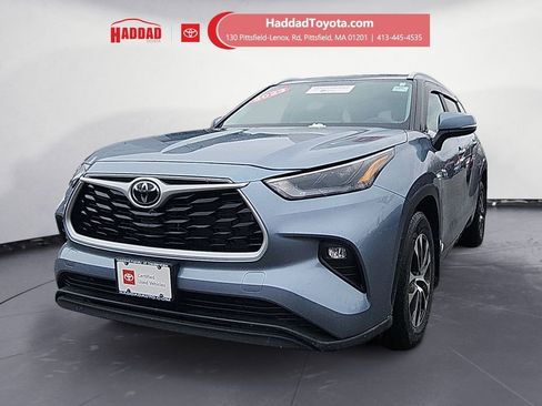 Certified 2023 Toyota Highlander XLE image 1