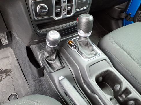 Used 2023 Jeep Gladiator Sport image 24