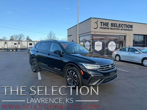 Used 2022 Volkswagen Tiguan S image 1